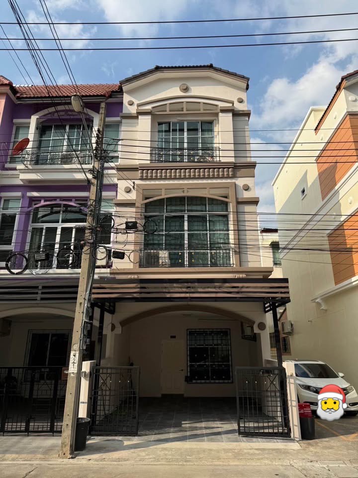 ให้เช่าทาวน์เฮ้าส์/ทาวน์โฮมโชคชัย4 ลาดพร้าว71 : 🏡ให้เช่าทาวน์เฮ้าส์ 3 ชั้น บ้านกลางเมือง ลาดพร้าว - โชคชัย 4 3 ห้องนอน 4 ห้องน้ำ เฟอร์นิเจอร์ Built-in ทั้งหลัง #ใกล้BTSสายสีเหลืองโชคชัย4 1.3 กม.