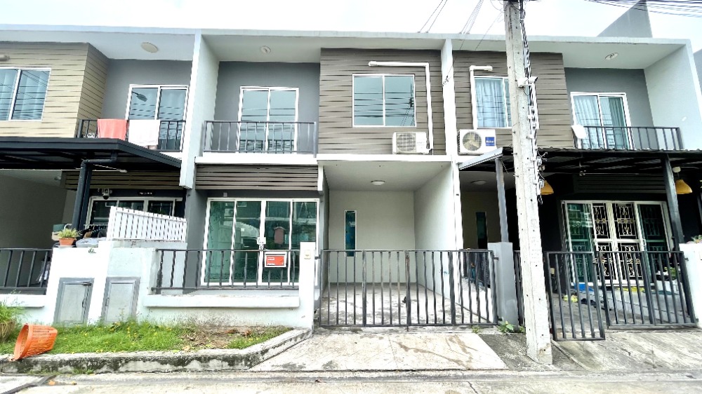 For SaleTownhomeNawamin, Ramindra : For sale: Townhome, The Colors, Wongwaen-Ramintra, near Fashion Island shopping mall, near BTS, Ram Intra Road, Hathai Rat, Phraya Suren, Khan Na Yao District