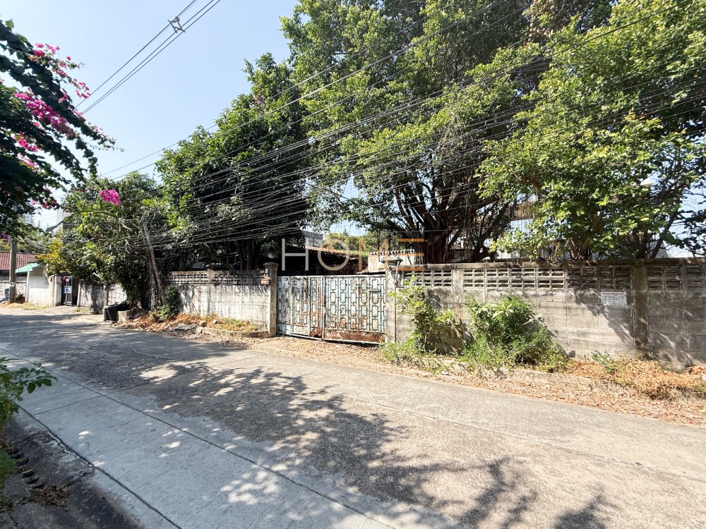 For SaleLandKasetsart, Ratchayothin : Beautiful plot of land, can go through Vibhavadi, Ratchada, Phahon Yothin 🔥 Land Phahon Yothin 35 / (for sale), Land Phaholyothin 35 / (SALE) MEAW573