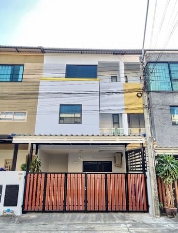 For RentTownhouseSamut Prakan,Samrong : For rent: 3-storey townhouse, Sarin Wiz Village, Sukhumvit 107, near BTS Bearing