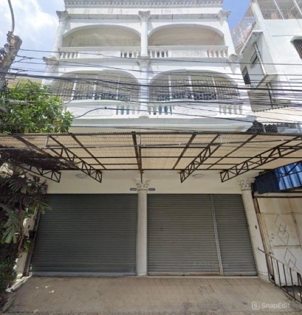 For SaleShophouseOnnut, Udomsuk : Urgent sale, 3-storey commercial building, 2 adjoining units, beautifully decorated, area 40 sq m, Soi Udomsuk 51, Sukhumvit Road 103, near the Yellow Line, Sri Udom Station, with parking for 4 cars.