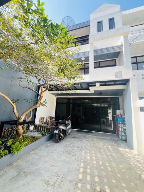 For SaleTownhouseBang Sue, Wong Sawang, Tao Pun : Townhouse for sale, 3 floors, area 32 sq m, Warren Mansion Village 2, Soi Thesaban Nimit Nuea 2, Chatuchak, house width more than 6 meters, Vibhavadi location, Bon Marche Market, Prachaniwet Market 1