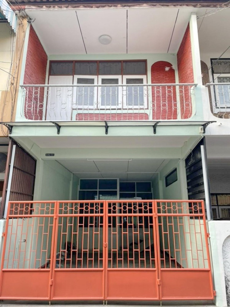 For RentTownhouseBang Sue, Wong Sawang, Tao Pun : For rent: 2-storey townhouse, no furniture, near MRT Tao Poon-Bang Sue, 900 meters, pets allowed