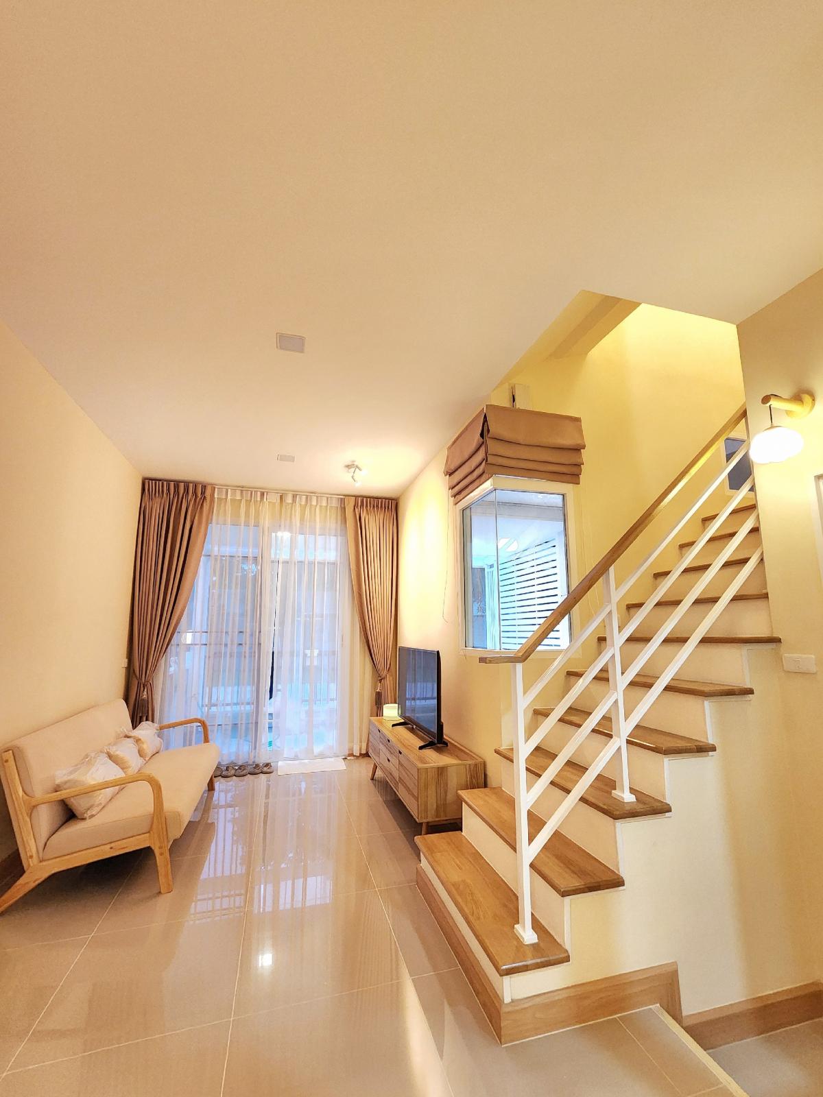 For RentTownhouseBangna, Bearing, Lasalle : Townhouse at the corner with garden view in Sukhumvit-Lasalle