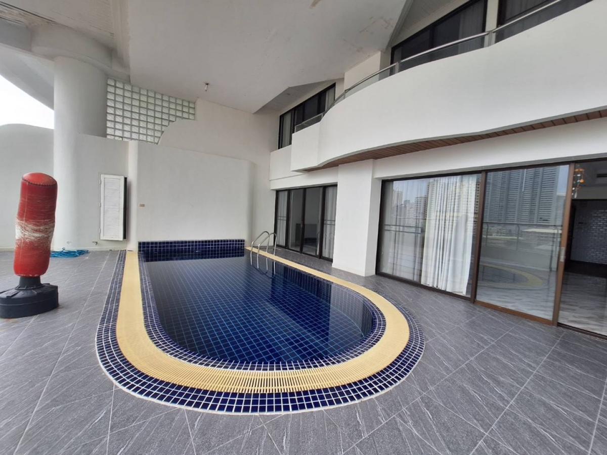 For SaleCondoSukhumvit, Asoke, Thonglor : 📢👇Living or investing in luxury duplex unit with private pool, walking distance to Emporium