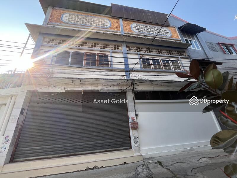 For SaleShophouseNawamin, Ramindra : 💥Urgent sale!! Commercial building, Soi Ram Intra 48, near the Pink Line 🚈 💵Special price 6.19 million baht ‼