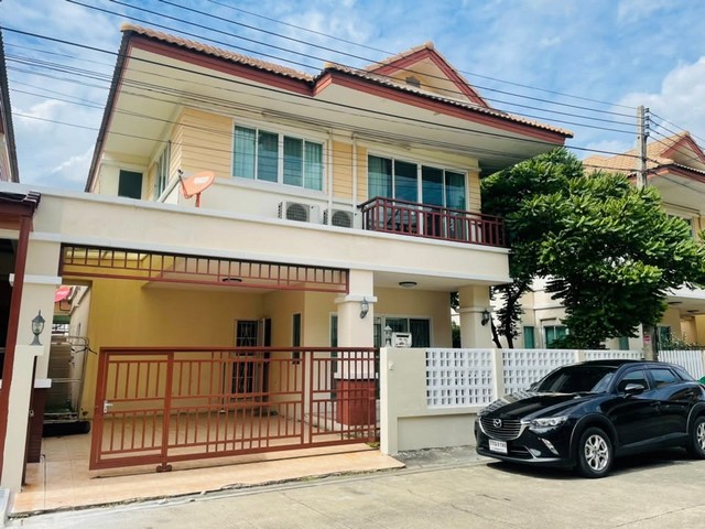 For RentHouseVipawadee, Don Mueang, Lak Si : RH1230 House for rent, Nantarin Village, behind Rangsit University, 3 bedrooms, with bed, wardrobe in every room, 3 bathrooms, 1 living room, 4 air conditioners