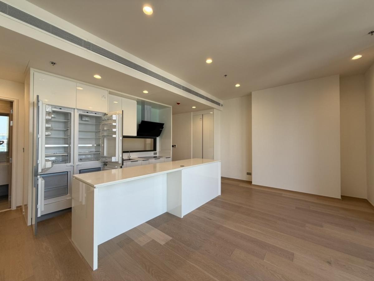 ขายคอนโดสาทร นราธิวาส : Rare Unit 0 0MBTS ST. Louis 2Bed 3Bath  Duplex 105Sqm. fully fitted 37MB. Ready to move.