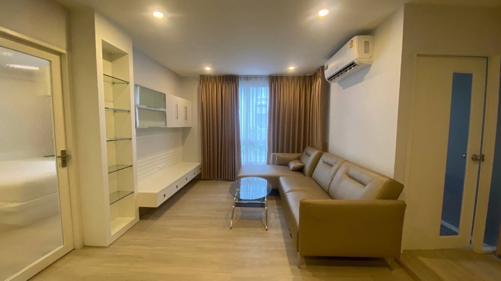 ให้เช่าคอนโดสาทร นราธิวาส : For Rent: 1-Bedroom size 55 sq.m. Condo in Yennakard / Sathorn –! ✨