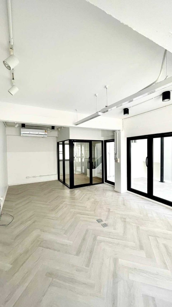 For SaleHome OfficeSukhumvit, Asoke, Thonglor : LTH11532–Home Office FOR SALE Size 87.5 sq.w 350 sqm. 2 Rooms 5 Baths Near BTS Punnawithi Station ONLY 25 MB