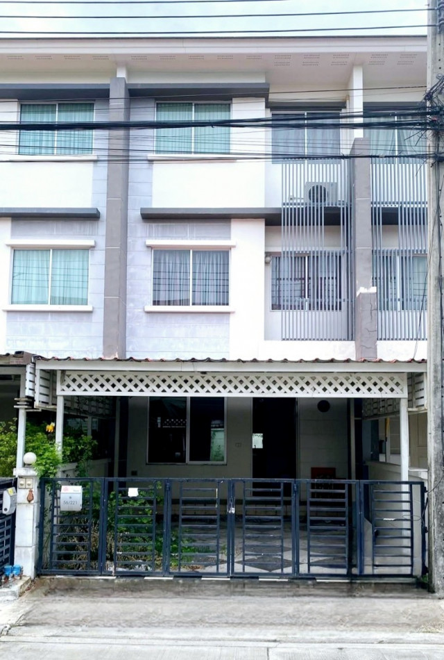 For SaleTownhouseSamut Prakan,Samrong : For sale: Townhome, project on main road, Town Plus Theparak, 157 sq m, 27 sq wa