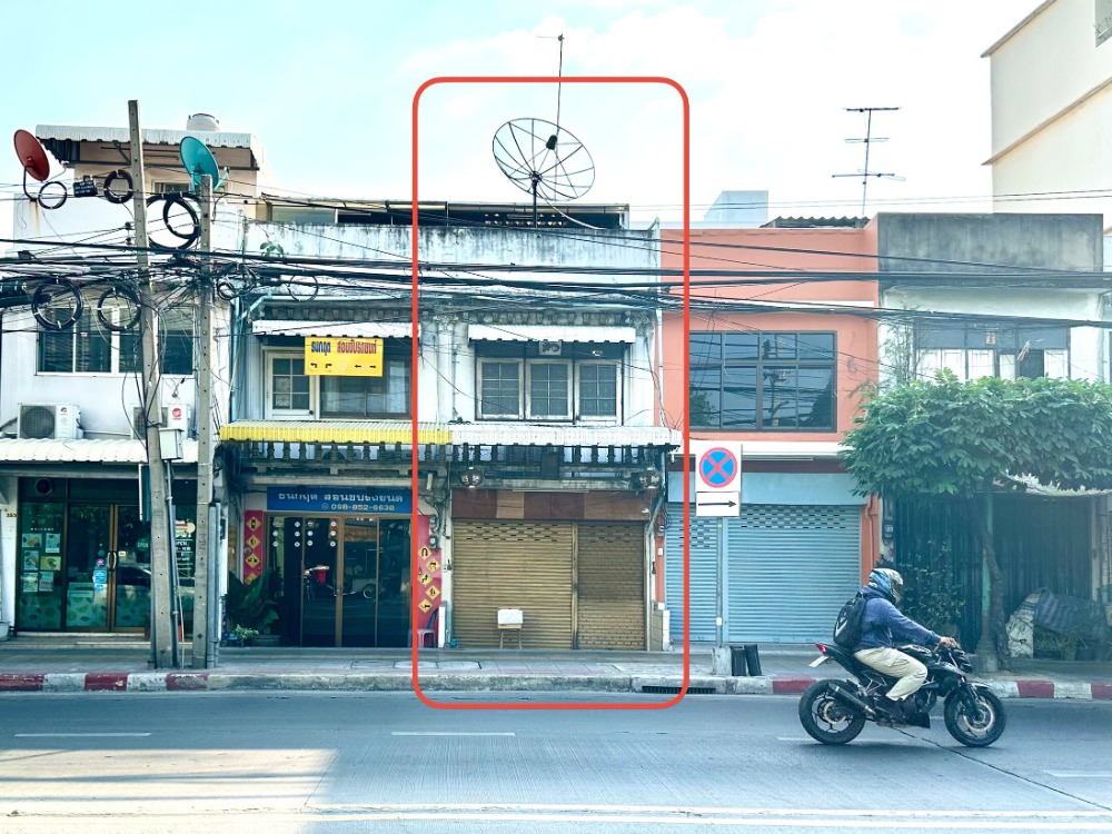 For RentShophouseSathorn, Narathiwat : Commercial building for rent on Chan Road