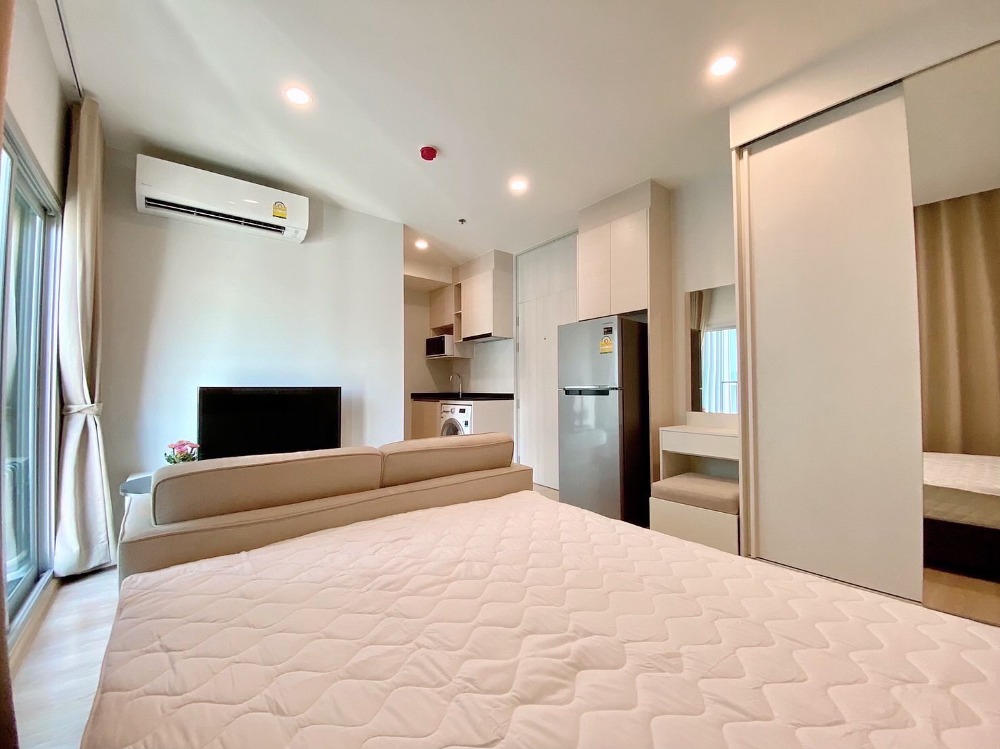 For RentCondoRatchadapisek, Huaikwang, Suttisan : Vacant room for rent, ready to move in, very good price, Noble Revolve Ratchada 2, 1 bedroom, 1 bathroom, size 23 sq m, high floor 20+, good location near MRT Thailand Cultural Center