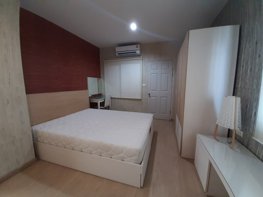 For RentCondoRatchadapisek, Huaikwang, Suttisan : Condo Life at Ratchada-Sutthisan, corner room, ready to move in, next to MRT Sutthisan, for rent