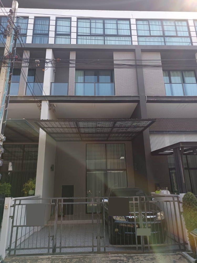 For SaleTownhouseVipawadee, Don Mueang, Lak Si : (for sale) Baan Klang Muang Vibhavadi, 3 and a half storey townhouse, 5 meter wide frontage, in Soi Vibhavadi 64