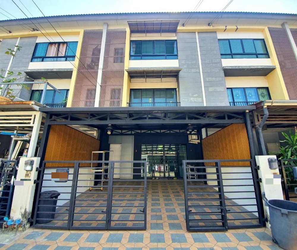 For SaleTownhouseBang kae, Phetkasem : 📣 Selling a modern 3-storey townhouse, in good condition, extensions at the back and front of the house are complete. Very good location, near the BTS, near The Mall Bang Khae.