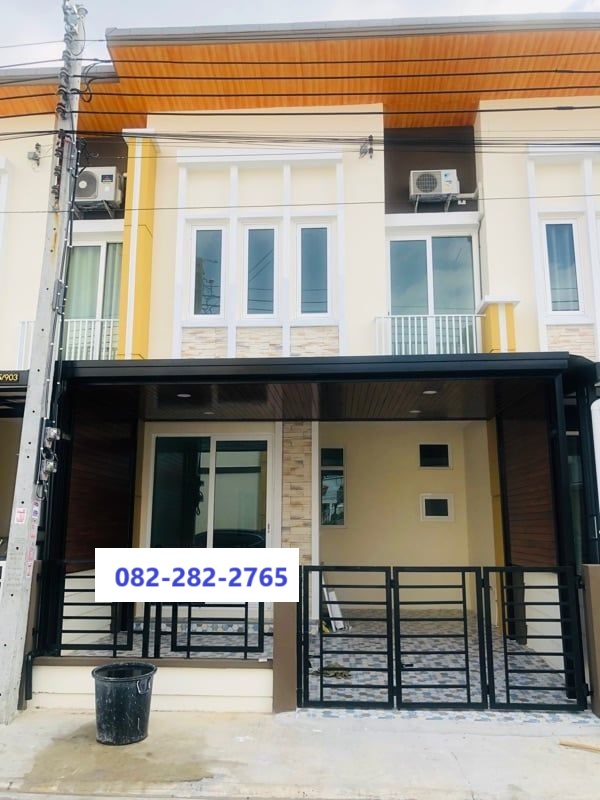 For SaleTownhomeLadkrabang, Suwannaphum Airport : 16 sq m, 3 bedrooms, 2 bathrooms, 2-storey townhouse, Golden Town, Chaloem Phrakiat, Suan Luang