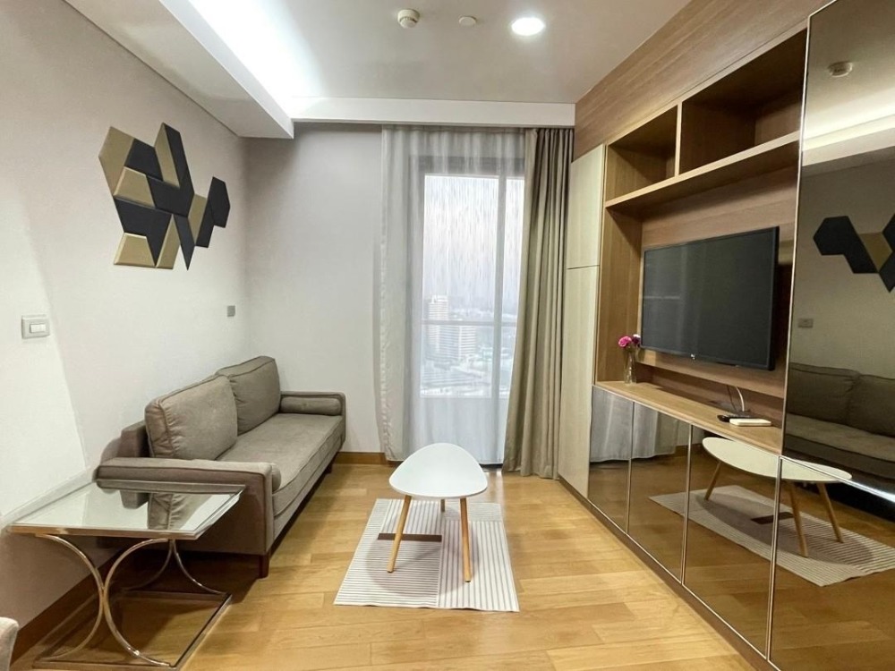 For RentCondoSukhumvit, Asoke, Thonglor : Available for rent, beautiful room, good view, The Lumpini 24, size 55 sq m, high floor, urgent appointment, call now.