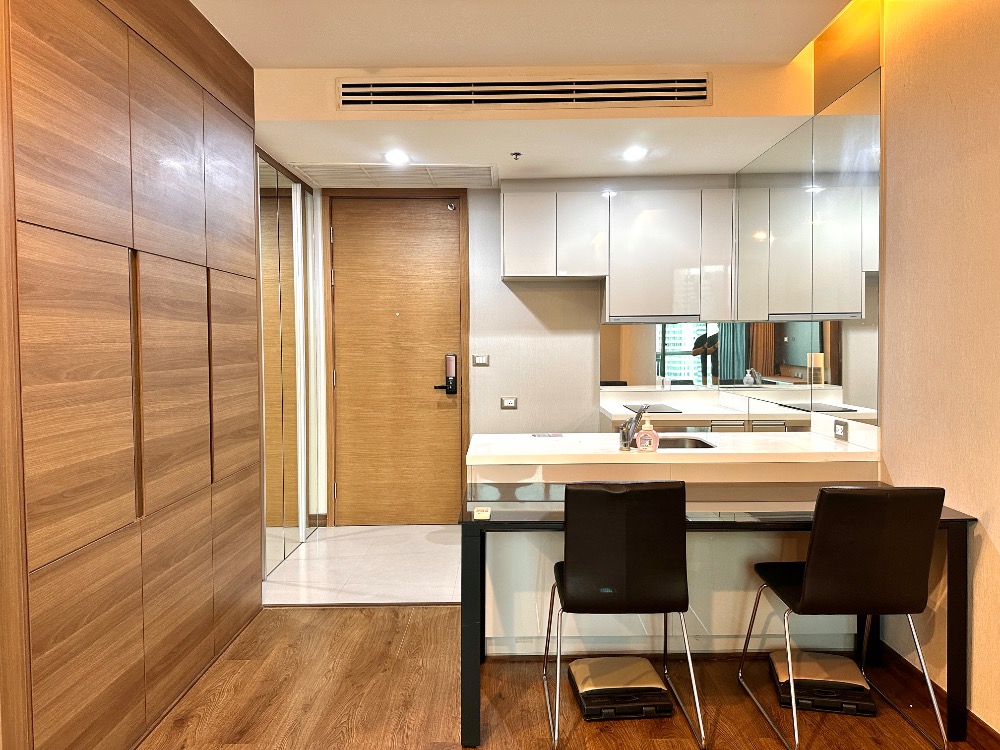 For SaleCondoSathorn, Narathiwat : Very good price! Rare Unit, High Floor 7.75mb [16x,xxx/sqm] only! The Address Sathorn 1b1b 46Sqm Rare Unit, High Floor