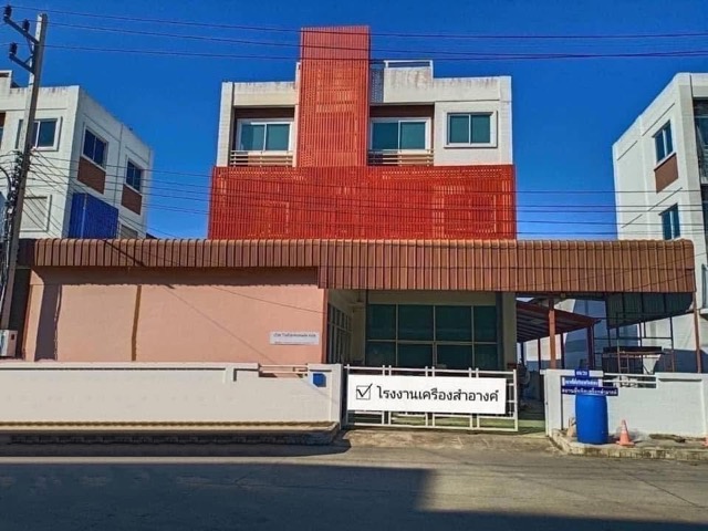 For SaleFactoryPathum Thani,Rangsit, Thammasat : Urgent sale of cosmetic factory with office, area 140 sq m, TK Factory Park, Lat Lum Kaew, Pathum Thani, on the main road Kanchanaphisek