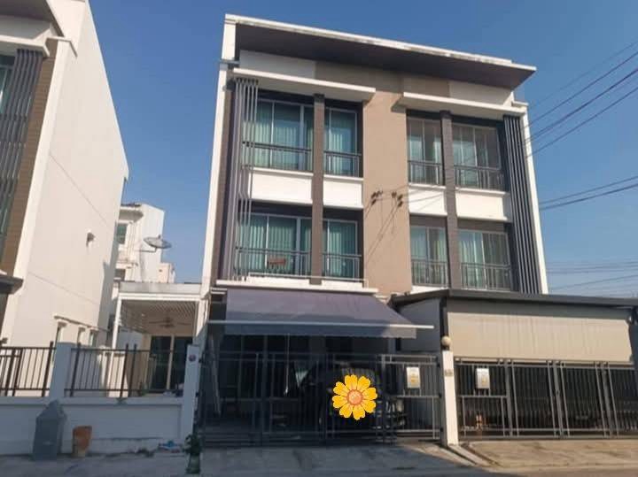 For RentTownhouseChokchai 4, Ladprao 71, Ladprao 48, : For rent, 3-storey townhouse, 3 bedrooms, 3 bathrooms, Baan Klang Muang Chokchai 4 Village, partially furnished, rental price 30,900 baht/month #Good location near Central Eastview #Small pets allowed, no more than 2 #Company registration possible