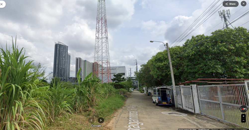 For SaleLandPattanakan, Srinakarin : Land for sale in Soi Srinakarin 16, near the Yellow Line MRT station, Hua Mak Station, suitable for building a house or an office.