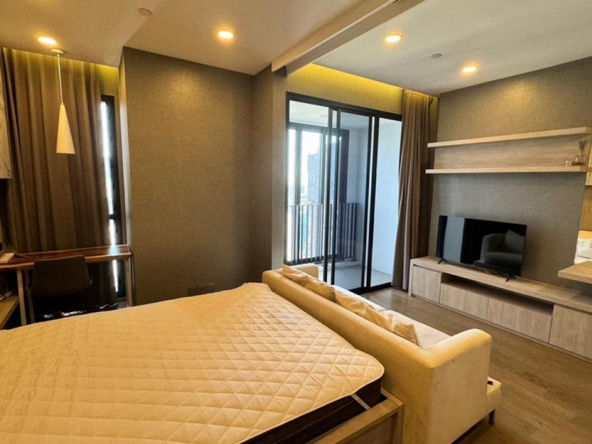 For RentCondoSiam Paragon ,Chulalongkorn,Samyan : Rent a very beautiful room! Ashton Chula-Silom Ashton Chulalongkorn Silom, a condo opposite Chula University, near MRT Sam Yan near Chula Hospital and Triam Udom Chula 🍎 Rental price 25,000 baht/ month 🫐 Size 34 sqm, 47th floor, north 🍍 Room Built -in, co