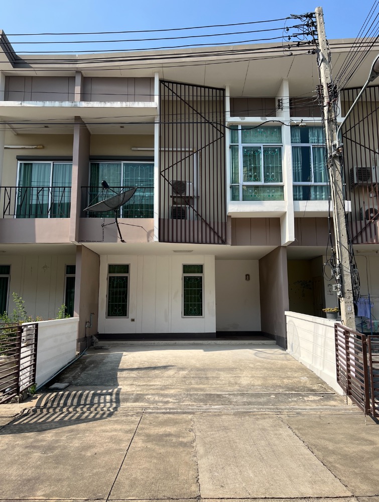 For SaleTownhousePathum Thani,Rangsit, Thammasat : FOR SELL at loss : Townhome at Habitown-Fold Sansiri (Tiwanon-Cheangwattana St.) Selling by owner