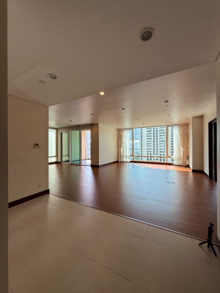 For SaleCondoWitthayu, Chidlom, Langsuan, Ploenchit : Condo for sale, good location at The Park Chidlom, near BTS Chidlom, area 282.87 square meters, 4 bedrooms, 6 bathrooms, 1 large living room with large kitchen