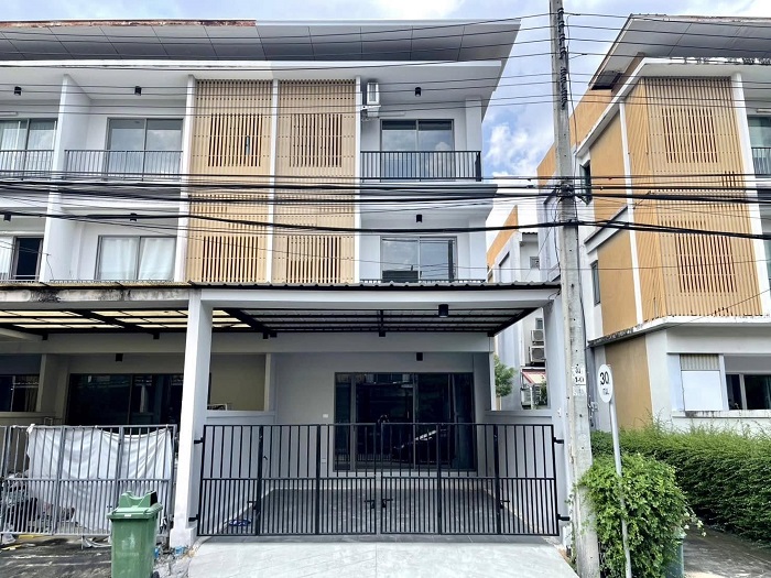 For SaleTownhouseKaset Nawamin,Ladplakao : Townhouse for sale, 3 floors, corner unit, Eco Space Kaset-Nawamin, Bueng Kum District, Bangkok.