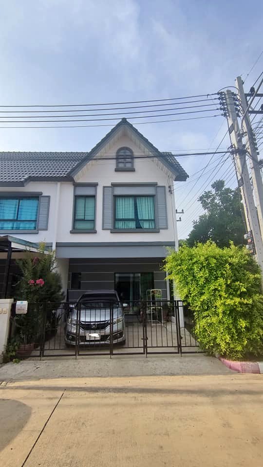 For SaleTownhousePathum Thani,Rangsit, Thammasat : Townhouse for sale, 2 floors, 3 bedrooms, 2 bathrooms, 2 cars, width 5.7 m., with air conditioner, curtains, furniture, Ratchaphruek area 345