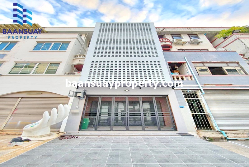 For RentShophousePattanakan, Srinakarin : For rent: 4.5-storey shophouse, split-level, Soi Srinakarin 24, opposite Thanya Park Shopping Mall, Srinakarin