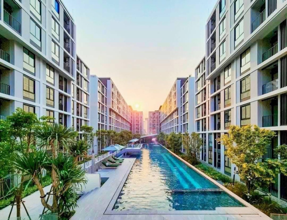 For RentCondoPathum Thani,Rangsit, Thammasat : #For rent Nue Cross Khu Khot Station (New Cross Khu Khot Station) 2nd floor, Building C #Full view of the pool 💸For rent 11,000 baht/month (negotiable)💸