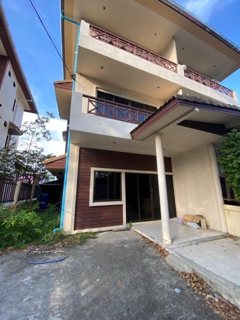 For RentTownhouseChokchai 4, Ladprao 71, Ladprao 48, : Townhouse for rent, 3 floors, Soi Lat Phrao 71, area 35 sq m, 4 bedrooms, near Ram Intra Expressway, Central Eastville, near expressway entrance-exit, convenient transportation