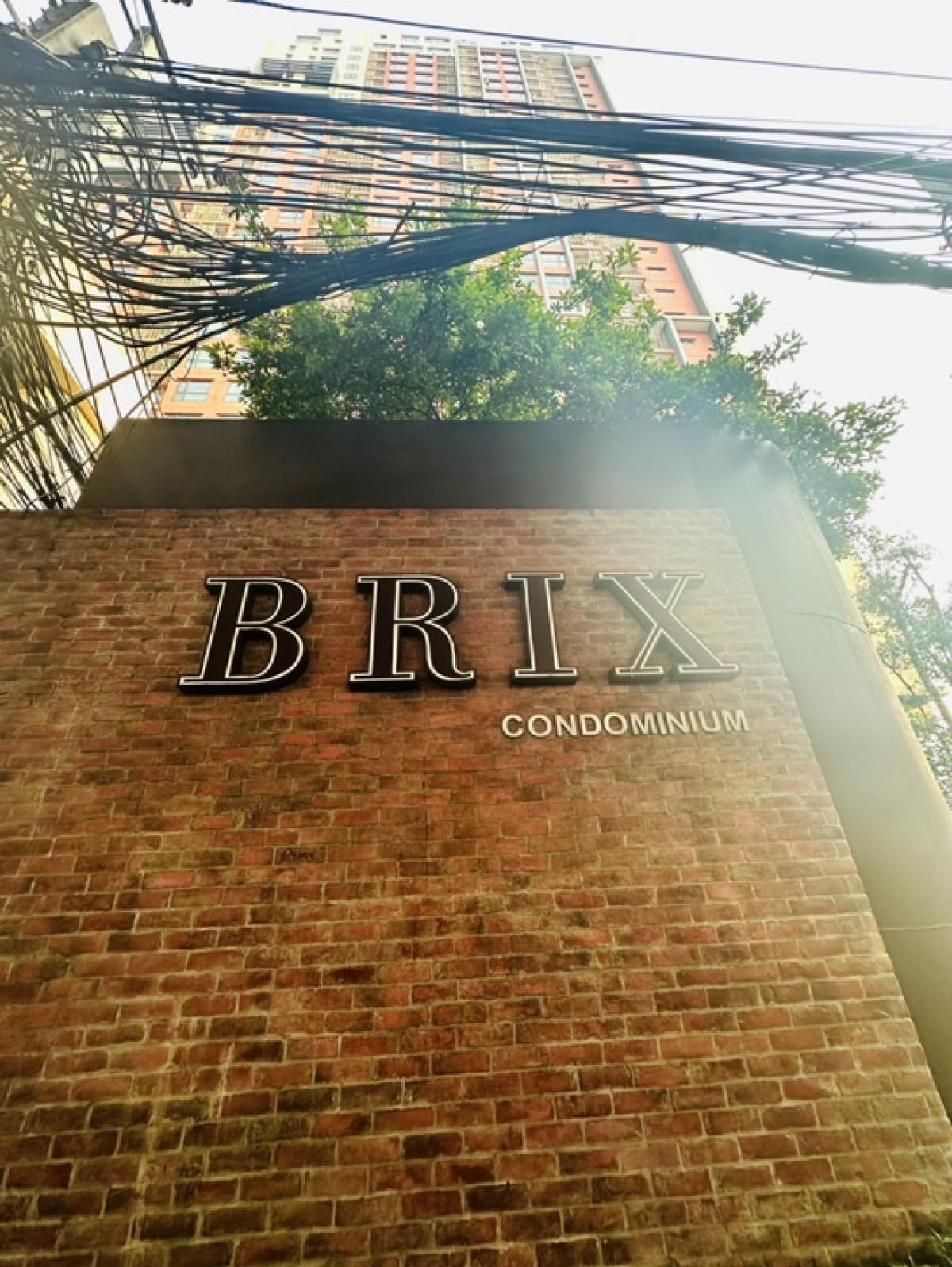 ขายคอนโดปิ่นเกล้า จรัญสนิทวงศ์ : ขาย Brix condominium วิวแม่น้ำเจ้าพระยา 2 ห้องนอน 2 ห้องน้ำ สิทธิจอดรถยนต์ 2 คัน ขนาด 52.2 ตรม. ติดรถไฟฟ้า mrt สถานีสิรินธร ในราคาพิเศษ จ่ายน้อยกว่าห้องแบบเดียวกันแต่ได้ห้องชั้นสูงกว่า วิวสวยกว่า