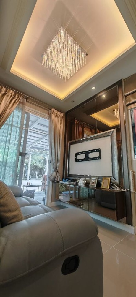 For SaleTownhouseKaset Nawamin,Ladplakao : Corner house, 25 sq m, 3 bedrooms, 2 bathrooms, 2-storey townhouse, Golden Town 3, Lat Phrao, Kaset Nawamin