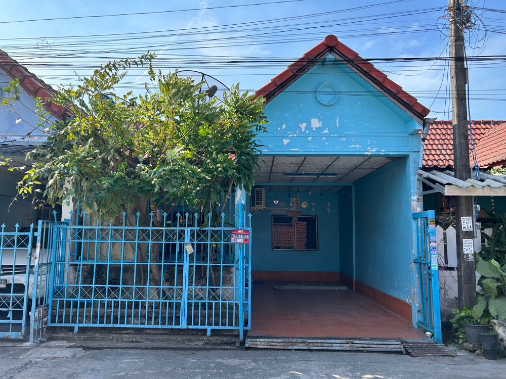 For SaleTownhouseSriracha Laem Chabang Ban Bueng : Townhouse for sale near Sahapat Group, suitable for starting a family.