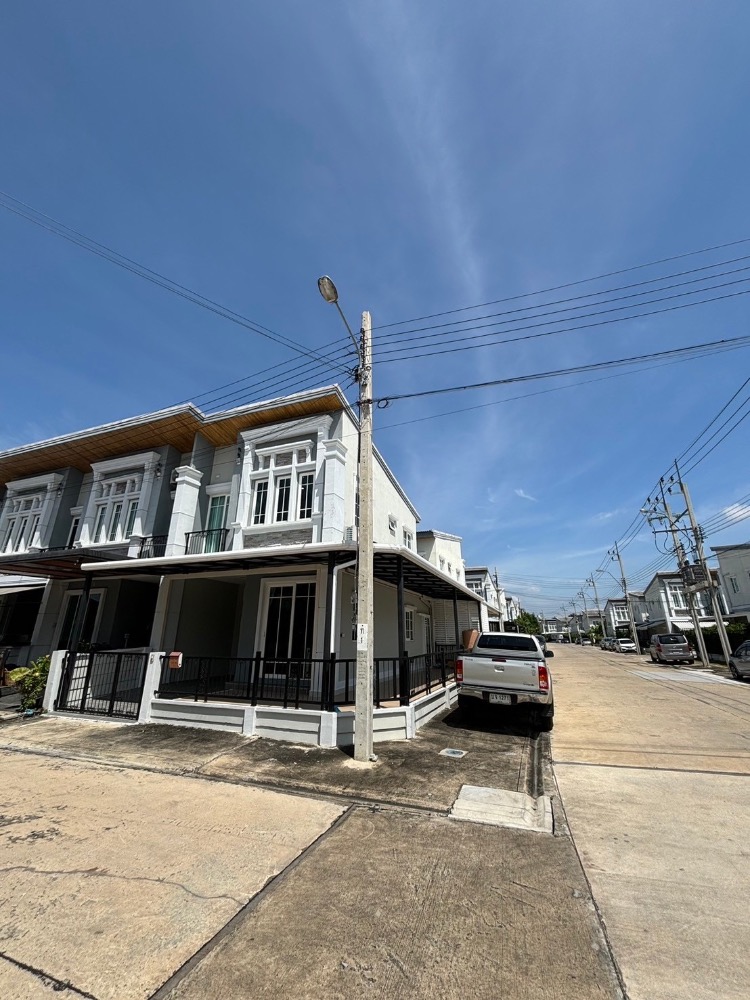 For RentTownhouseThaphra, Talat Phlu, Wutthakat : For rent: Golden Town Sathorn, beautifully decorated townhouse, 3 bedrooms, 2 bathrooms, near BTS Wutthakat, Bang Wa, inexpensive price