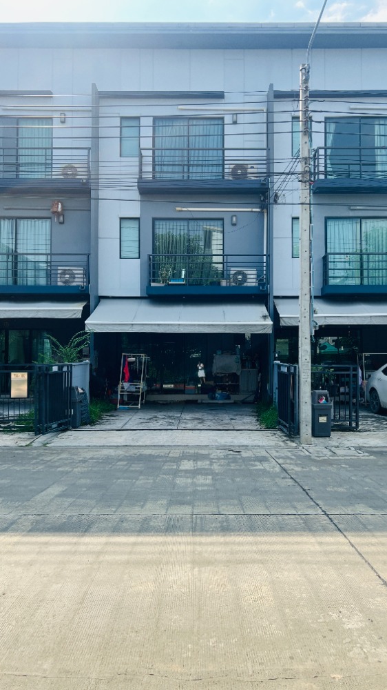 For SaleTownhomeLadkrabang, Suwannaphum Airport : Owner selling!!! 3-storey townhouse