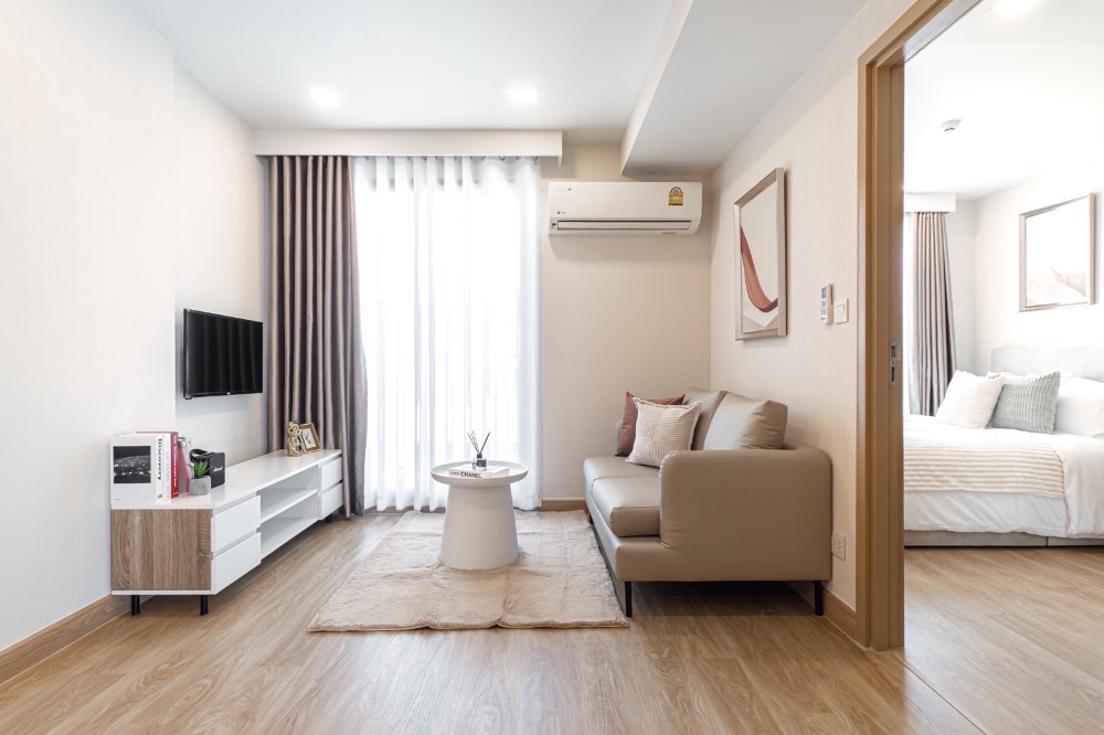 For RentCondoAri,Anusaowaree : 🔥 Dont miss out on this great discount! 🔥 ​​🏙️ Maestro 07 Victory Monument 📍 2 bedrooms | 1 bathroom | Size 45.5 sq.m. 💸 Rent only 30,000 baht/month (Price negotiable!) 📞 Call: 086-746-8882 (K. Cooper)