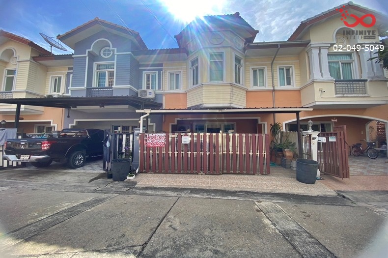 For SaleTownhouseNawamin, Ramindra : For sale: 2-storey townhouse, The Connect 5, Wongwaen-Ram Intra, near the entrance/exit of the Ram Intra-Achanong Expressway.