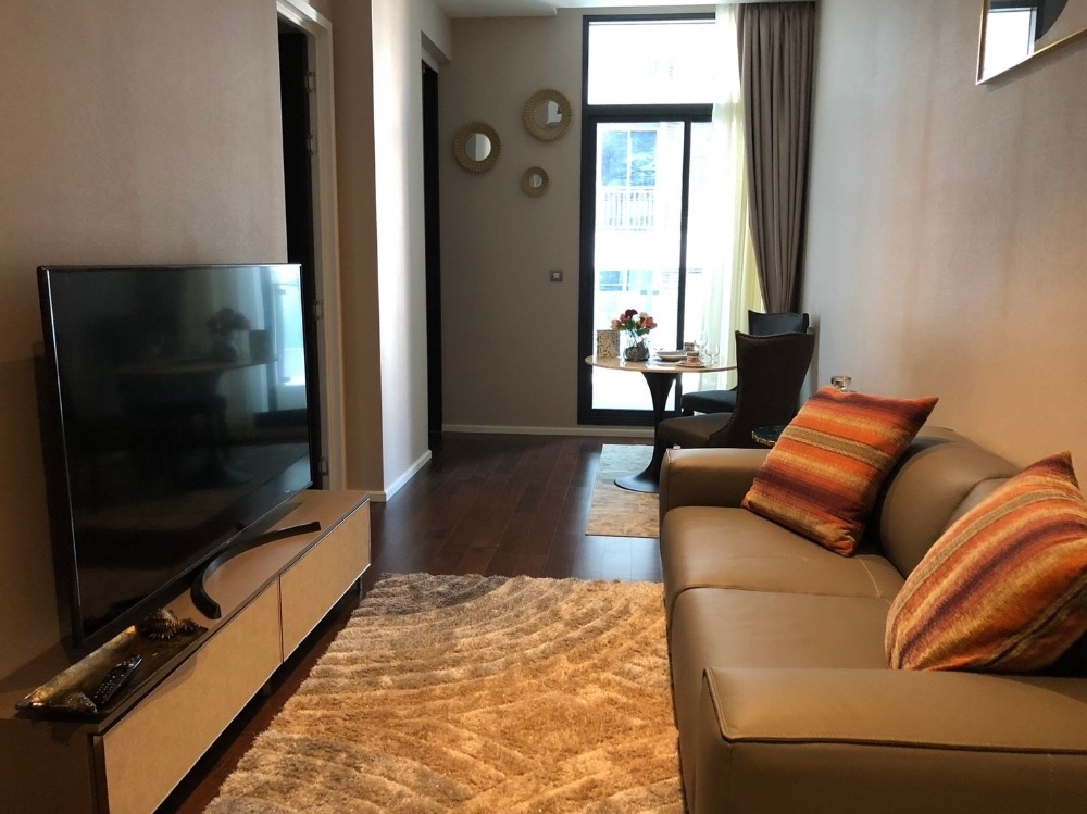 For RentCondoSukhumvit, Asoke, Thonglor : Beautiful room, good price!! 1 large bedroom, 54 sq m, high floor, very nice to live in.