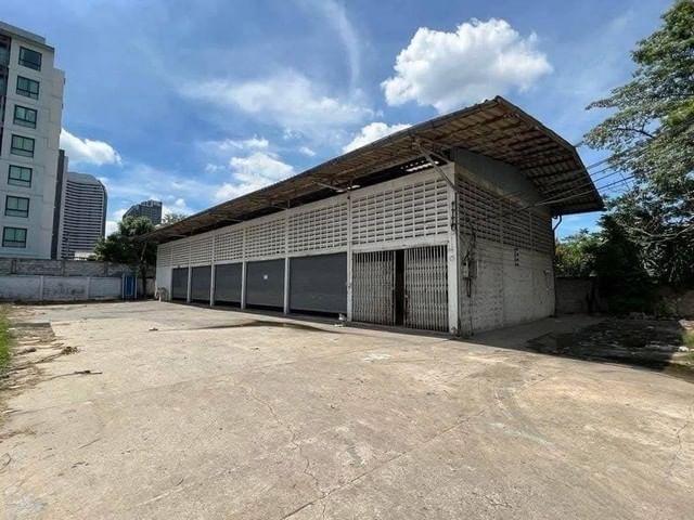 For RentWarehouseBangna, Bearing, Lasalle : Warehouse for rent, Soi Lasalle, Bangna, good location, convenient transportation, near the city center