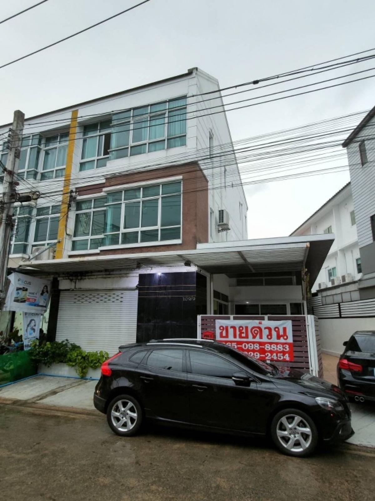 For SaleShophouseSamut Prakan,Samrong : 📢Selling a 3-storey commercial building, Soi Tawit Thong 2, Bang Muang, area 40.5 sq.w., usable area 300 sq.m. approximately‼️Selling price 6.5 million baht‼️✨Suitable for a company, clinic, trading or as a storage and residence. There is a laundry area a