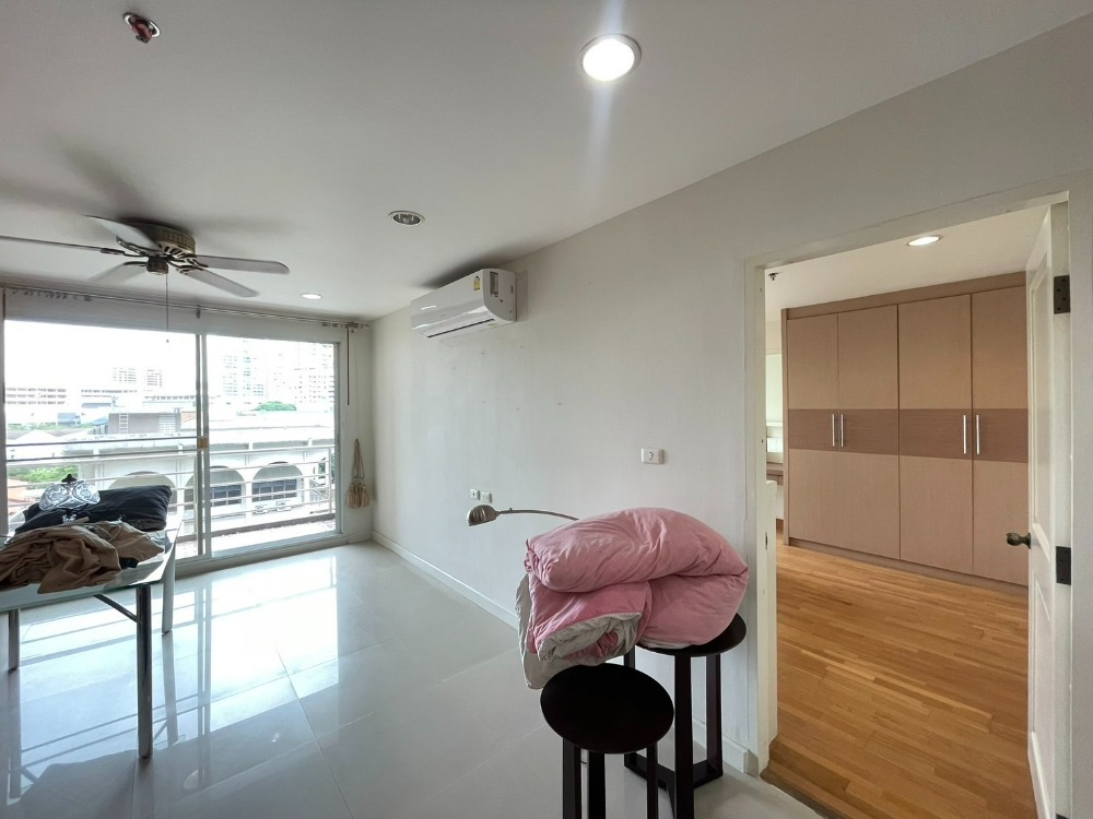 For SaleCondoSukhumvit, Asoke, Thonglor : Urgent sale, near BTS Phrom Phong, Serene place project, Sukhumvit 24, spacious room 70 sq m, best price in the building