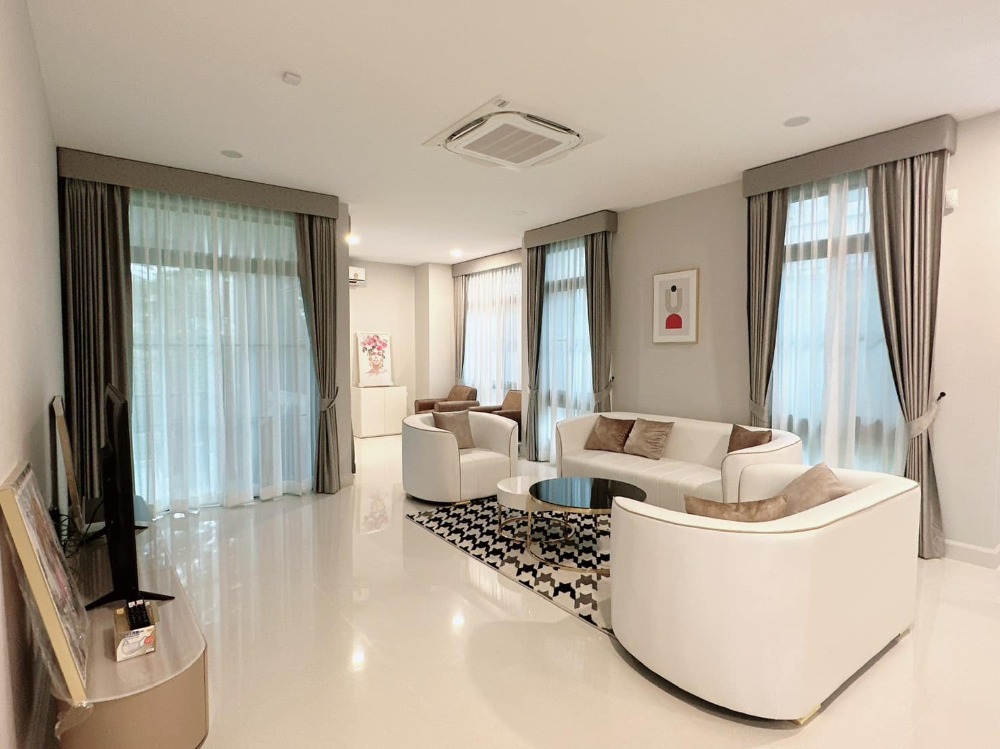 For RentHousePattanakan, Srinakarin : #For rent Nantawan Rama 9 - New Krungthep Kreetha, beautiful house ready to move in, near shopping areas, near international schools, convenient transportation: