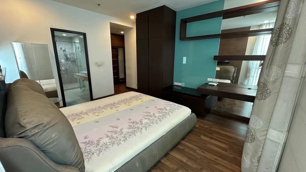 For SaleCondoWitthayu, Chidlom, Langsuan, Ploenchit : Condo for sale: The Rajdamri (The Rajdamri). Interested in details? Make an appointment to view the room. #Add Line, very quick response. You can add Line. Line ID: @780usfzn (with @) Code TR.5699