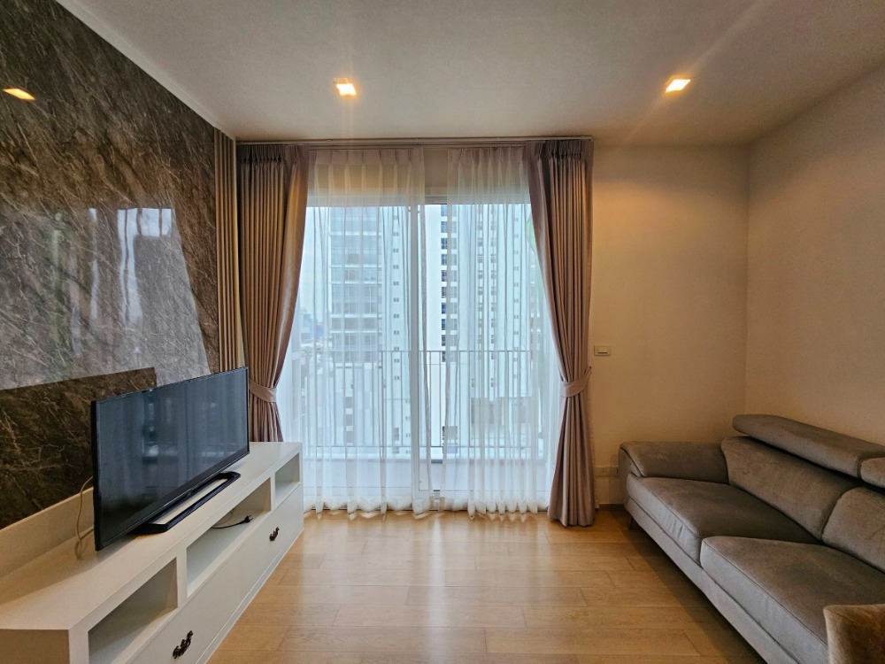 For RentCondoSukhumvit, Asoke, Thonglor : Beautiful room and very good price!! 1 bedroom, 1 bathroom, large room, 44 sq m, beautifully decorated room, high floor, beautiful view.