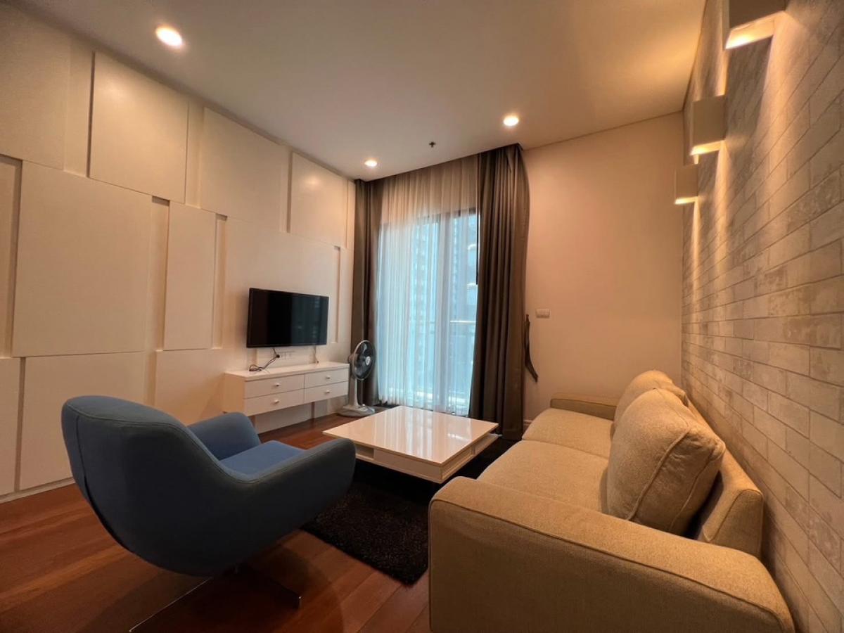 For RentCondoSukhumvit, Asoke, Thonglor : ❤️❤️ for Sale/Rent : Bright Sukhumvit 24 🏢line tel 0859114585 ❤️❤️🚄 **Near BTS: Phrom Phong (with pick-up and drop-off service)💞 : 1 bedroom, 1 bathroom🌟 : Size: 67.44 sq m. Floor: 10 Building B✅ : Fully furnished furniture & Home applianceswashing