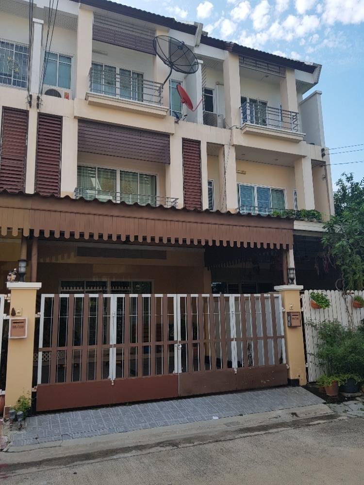 For RentTownhomeSamut Prakan,Samrong : For rent: 3-storey townhouse, 4 bedrooms, 4 bathrooms, Thanabhirom Srinakarin-Wongwaen Project